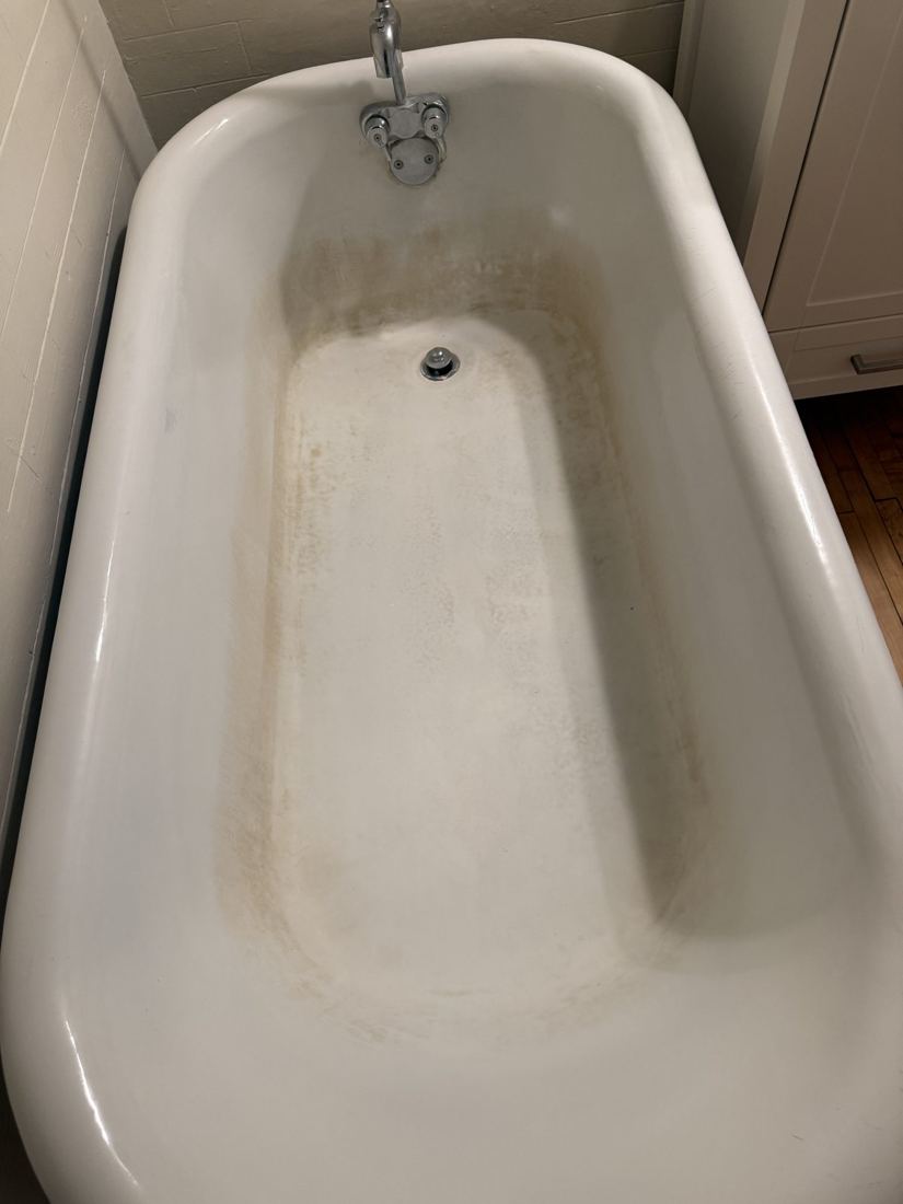 Bathtub before cleaning