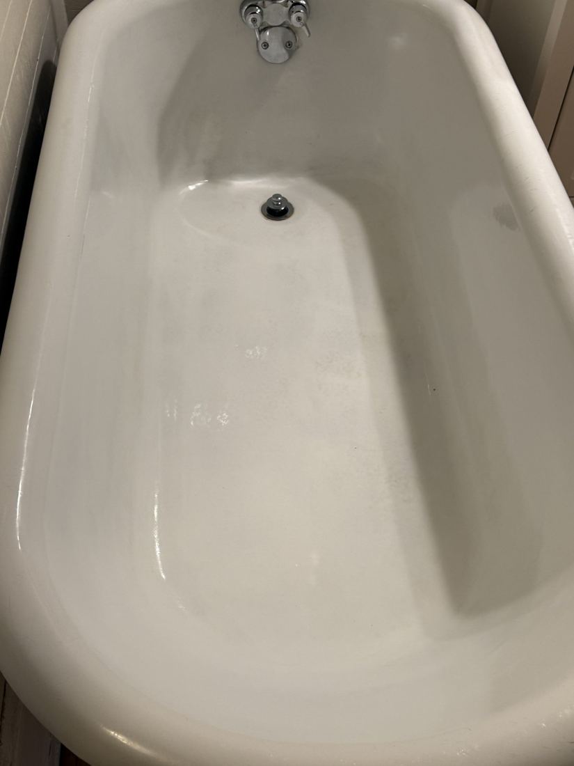 Bathtub after cleaning
